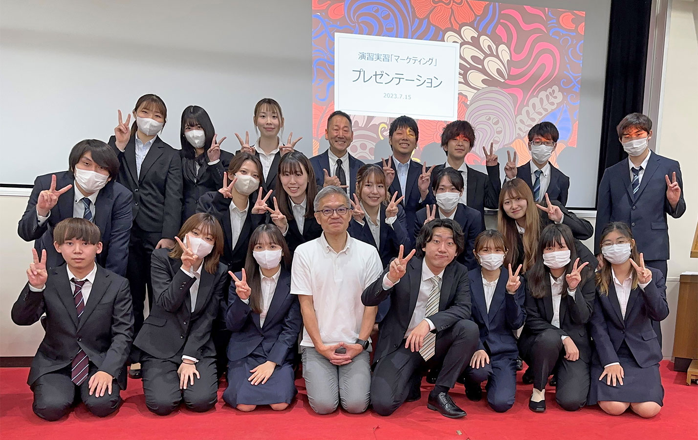 マス・コミュニケーション演習・実習でJリーグ観客動員施策をプレゼンテーション