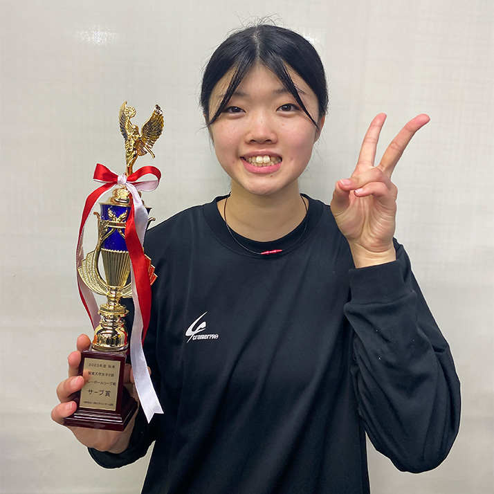 徳村香琳選手（こどもコミュニケーション学科4年・細田学園高）がサーブ賞を受賞