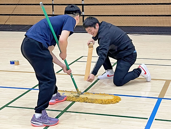 男女バスケ部が地元流山市の小学生ミニバスケ大会をサポート