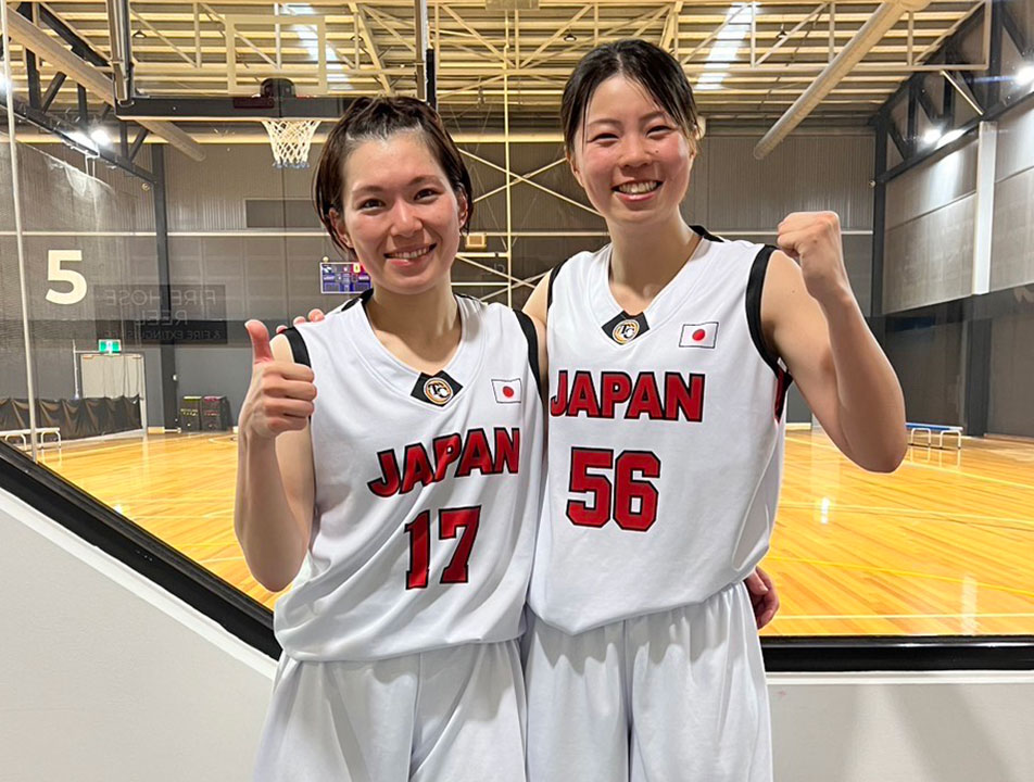 若松優津さん(左)と丸山香織選手